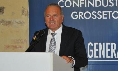 <b>AMAREGGIATO.</b> Il presidente degli Industriali Mario Salvestroni attacca le case madri 