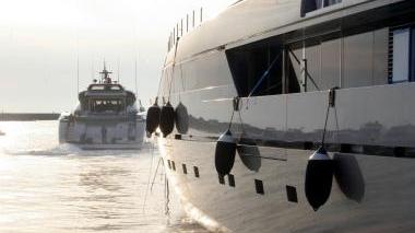 <b>PORTO. </b>A destra due yacht Sotto, controlli della Finanza