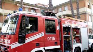 Allarme per un incendio a Torre le fiamme accanto alla provinciale