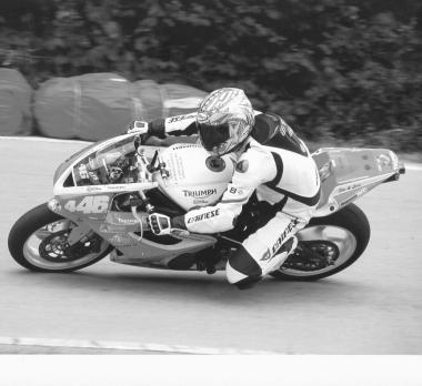 Stefano Nari sulla sua moto Triumph: per il 23enne potrebbe arrivare il titolo italiano 