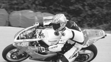 Stefano Nari sulla sua moto Triumph: per il 23enne potrebbe arrivare il titolo italiano