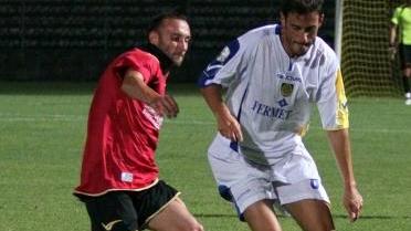 Il centrocampista azzurro Taddei in azione