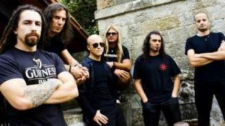 In alto a destra la band degli Eldritch