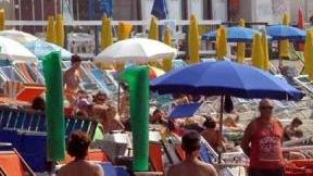 <b>ARENILE.</b> Turisti in battigia a Marina