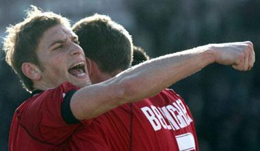 Il Livorno parte forte: vince a Crotone 1-2