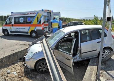 Lauto della ragazza speronata e buttata fuori strada dal furgone 