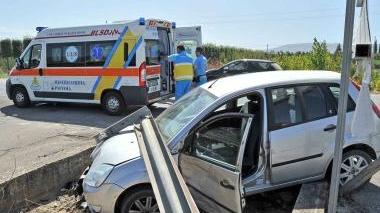 L’auto della ragazza speronata e buttata fuori strada dal furgone