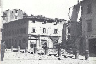Due immagini di Fucecchio subito dopo la liberazione 
