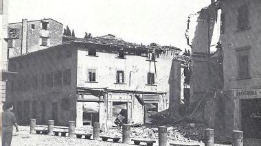 Due immagini di Fucecchio subito dopo la liberazione