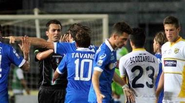 Mirko Valdifiori subito dopo l’espulsione