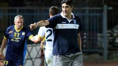 Il tecnico azzurro Alfredo Aglietti in panchina