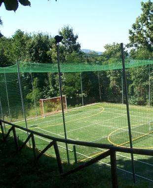 Il nuovo campo con lerba sintetica   