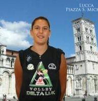 Alessandra Pisani con S. Michele alle spalle 
