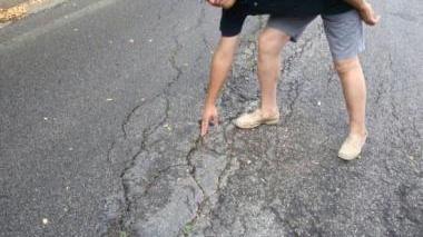 Una crepa sulla strada