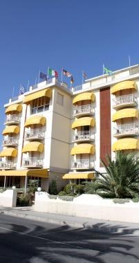 <strong>HOTEL.</strong> L’albergo Alk sul lungomare di Tonfano