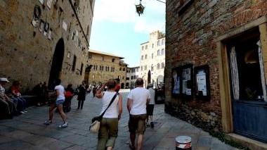 Il sindaco Marco Buselli ha intenzione di sistemare le bacheche in città in modo da non deturpare il centro storico