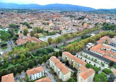 Una veduta di Pistoia. A sinistra Andrea Gualtierotti 