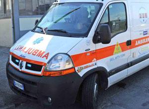 Muore schiacciato dal trattore tamponato da una berlina