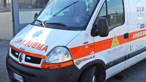 Muore schiacciato dal trattore tamponato da una berlina