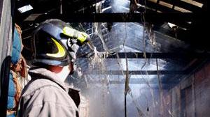 Distrutta dalle fiamme una fabbrica tessile