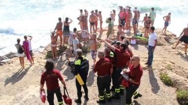 Un gruppo di soccorritori impegnati nelle ricerche di Matteo Maestri