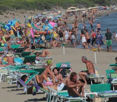 <b>IN SPIAGGIA.</b> Alla Feniglia &egrave; stato tolto il divieto di balneazione  