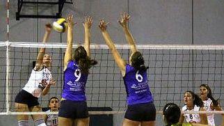 Una gara di pallavolo femminile
