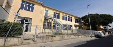 Le scuole elementari Alberti e, sopra, la materna Arcobaleno a Palazzi              