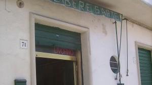 Il fondo Casalp occupato dai giovani in via Pannocchia