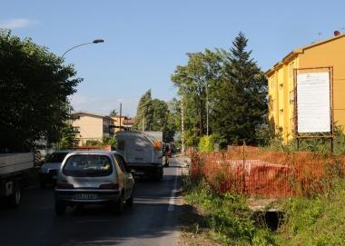 Veicoli in coda nella zona di via Ingrillini  