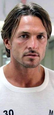 A sinistra mister Filippi e il bomber della Massese Igor Zaniolo; a destra i tifosi bianconeri: dopo tante delusioni aspettano la rinascita delle zebre  
