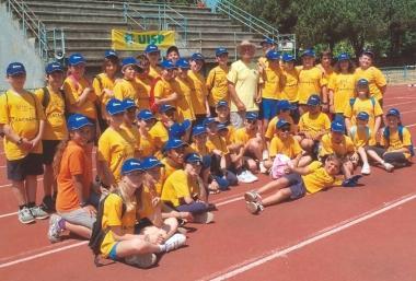 Gare e corse per bambini al campo scuola di Marina