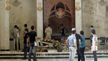 L’interno della chiesa di Bagdad dopo l’esplosione dell’ottobre 2010
