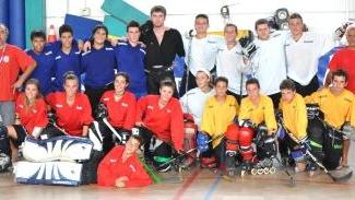 <b>HOCKEY </b>Un gruppo di giocatori e una lezione di coach Bellini