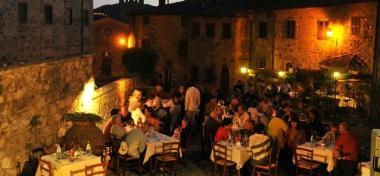 Il cortile del Castello dove si terr&agrave; la degustazione 