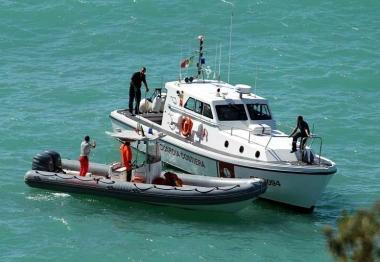 Il giovane Tobias Waibel sparito tra le onde Sopra, le ricerche in mare        