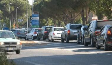 San Piero, investe un ciclista e va via: denunciata