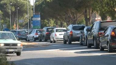 San Piero, investe un ciclista e va via: denunciata