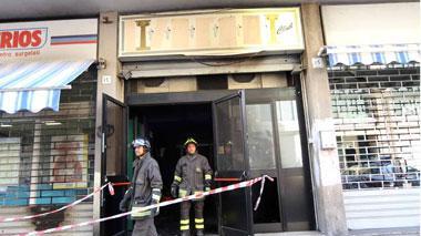 Bottiglia incendiaria al negozio Crios