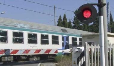 Donna muore travolta dal treno, interrotta la linea Pisa-Lucca