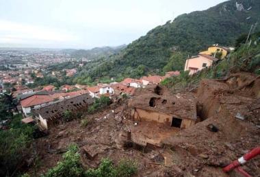 <b>DOPO LA TRAGEDIA.</b> Lo stesso luogo subito dopo la frana 
