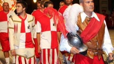 Il maestro d’armi Marco Santini guida la squadra
