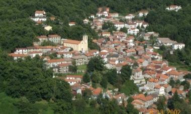Veduta della frazione fivizzanese di Sassalbo 