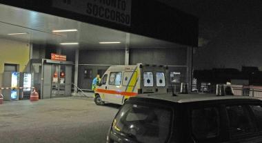 In moto contro un muro è grave all'ospedale un ragazzo di 27 anni