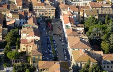 Uuna veduta di piazza Martiri della Libert&agrave; palcoscenico della serata 