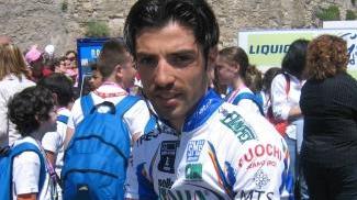 I Nas Sotto la casa perquisita a Carmignano A destra il ciclista Santo Anzà