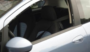 A 22 mesi resta bloccato in auto, il bambino liberato dai pompieri