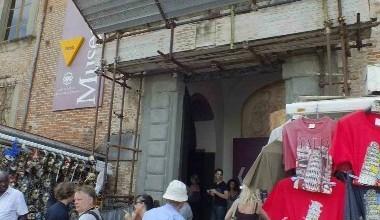 Piazza del Duomo, le bancarelle devono traslocare