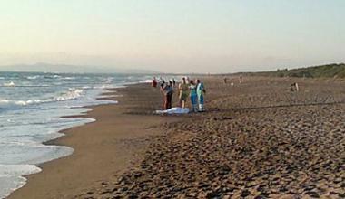 Salva il figlio di 10 anni e annega Non si ferma la strage in mare