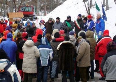 Un gruppo sulle piste innevate 